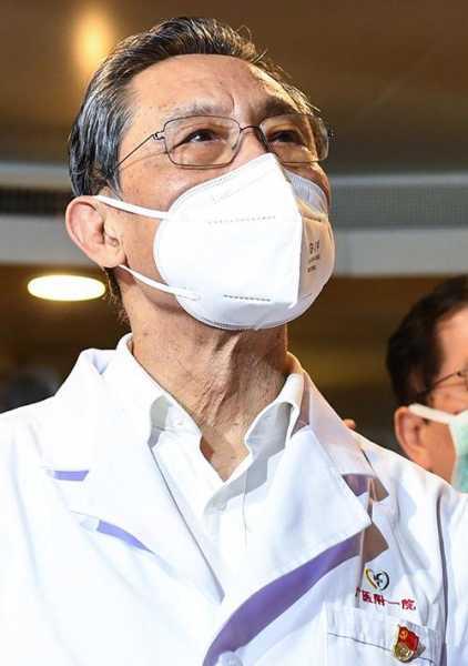担心疫情被封外地 男子提前过年(2020年武汉疫情 回老家过年)
